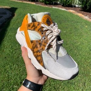 Nike Tortoiseshell Huaraches Mustard Yellow Sneakers